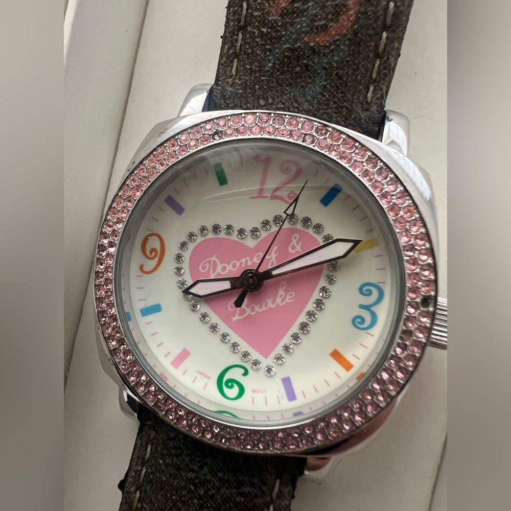 👑✅PRICE FIRM✅Vintage Dooney & Bourke Pink Crystal Monogram Watch - Picture 3 of 17